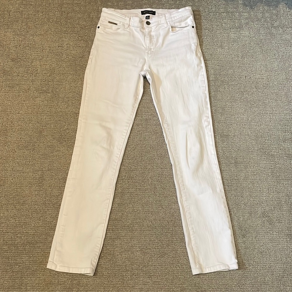 Ivanka Trump white denim jeans. Says 8 but runs small. Fits like a 4.
